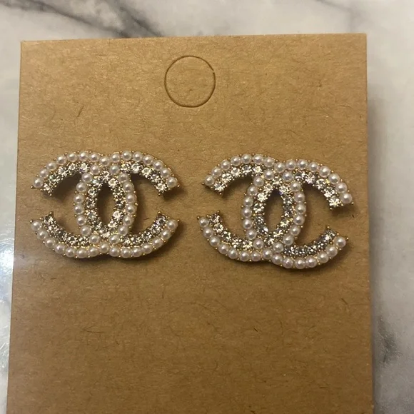 Nwt Beautiful fashion earrings - Picture 4 of 5